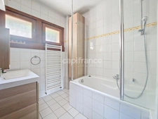 Chalet with 3 apartments and spa in the centre of Saint Gervais