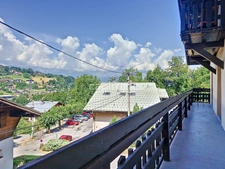 Chalet with 3 apartments and spa in the centre of Saint Gervais