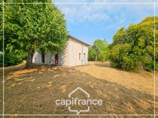 Maison en pierre, plain-pied, 2 chambres, au calme avec jardin à MONJOI (82400)