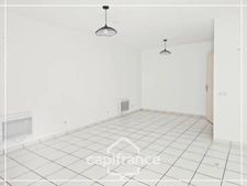 Appartement rez de chaussé situé dans une résidence sénior, commodités à pied