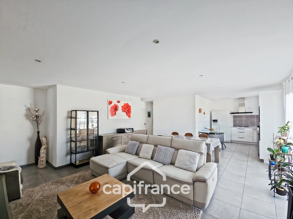 Maison de plain pied construite 2019, 3 chambres, jardin, garage, lumineuse, secteur calme, accès du jardin à la voie verte