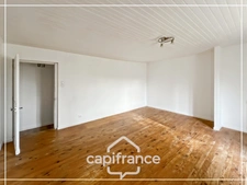 Maison en pierre à rénover, dépendances, terrain 5000m² avec puit, sans vis à vis