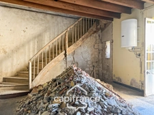 Maison en pierre à rénover avec fort potentiel en plein cœur de Puymirol