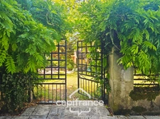 Domaine de charme, 1.7 hectares, 470 m² habitable, 20 couchages, roulotte, piscine, parc avec arbres centenaires