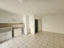 Appartement rez de chaussé situé dans une résidence sénior, commodités à pied