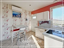 Maison familiale ou deux logements, Piscine couverte, 3 Garages, 1 atelier, Terrain clos