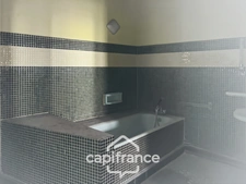 Maison en pierre à rénover avec fort potentiel en plein cœur de Puymirol
