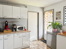 Maison de 3 chambres avec joli extérieur, proche des commodités à Espalais