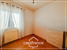 Maison familiale ou deux logements, Piscine couverte, 3 Garages, 1 atelier, Terrain clos