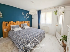 Maison en pierre, 4 chambres, garage, jardin piscine et puits