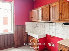 Maison à renover avec fort potentiel, cour et garage