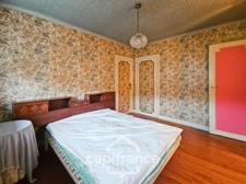 Maison à rénover, 5 chambres, jardin, tout à l'égoût, puit, proche des commodités