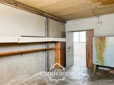 Maison à renover avec fort potentiel, cour et garage