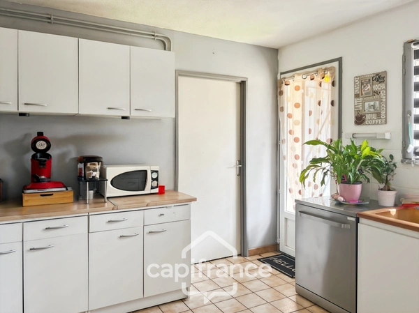 Maison de 3 chambres avec joli extérieur, proche des commodités à Espalais