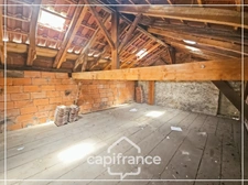 Garage de 70m² plus 28m² de mezzanine, tout à l'égout, eau et electricité, rare, centre ville Agen