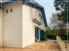Maison à rénover, 5 chambres, jardin, tout à l'égoût, puit, proche des commodités