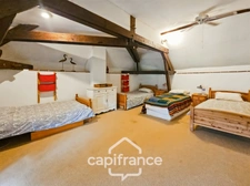 Domaine d’exception de 1,7 hectare – 470 m² habitables – Jusqu’à 20 couchages – Roulotte aménagée – Piscine – Parc arboré aux arbres centenaires