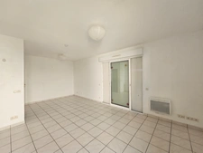 Appartement rez de chaussé situé dans une résidence sénior, commodités à pied