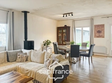 Charmante maison de village avec mur en pierre, 3 chambres, garage, jardin