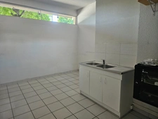 Local commercial / bureaux de plain pied, grande vitrine, facilité pour se garer