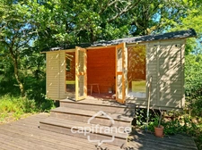 Domaine d’exception de 1,7 hectare – 470 m² habitables – Jusqu’à 20 couchages – Roulotte aménagée – Piscine – Parc arboré aux arbres centenaires