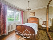Maison à rénover, 5 chambres, jardin, tout à l'égoût, puit, proche des commodités