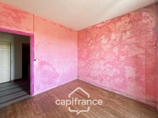 Maison à renover avec fort potentiel, cour et garage
