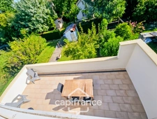 Maison avec 3 chambres, garage et jardin, proches commerces et écoles