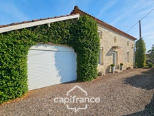 Maison en pierre, 4 chambres, garage, jardin piscine et puits