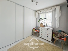 Maison en pierre, 4 chambres, garage, jardin piscine et puits
