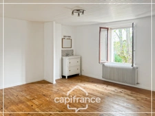 Maison en pierre à rénover, dépendances, terrain 5000m² avec puit, sans vis à vis