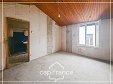 Maison en pierre à rénover avec cour et garage au cœur de Puymirol