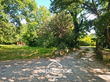 Domaine d’exception de 1,7 hectare – 470 m² habitables – Jusqu’à 20 couchages – Roulotte aménagée – Piscine – Parc arboré aux arbres centenaires