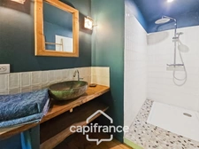 Domaine d’exception de 1,7 hectare – 470 m² habitables – Jusqu’à 20 couchages – Roulotte aménagée – Piscine – Parc arboré aux arbres centenaires