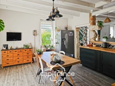 Maison en pierre, 4 chambres, garage, jardin piscine et puits
