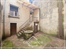 Maison en pierre à rénover avec cour et garage au cœur de Puymirol