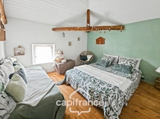 Maison en pierre, 4 chambres, garage, jardin piscine et puits
