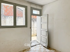 Maison à renover avec fort potentiel, cour et garage