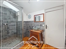 Maison en pierre pleine de charme 170 m², 4 chambres, un bureau, jardin clos, commodités et bus à pied