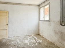 Maison à renover avec fort potentiel, cour et garage
