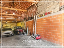 Garage de 70m² plus 28m² de mezzanine, tout à l'égout, eau et electricité, rare, centre ville Agen