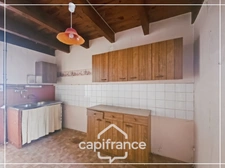 Maison en pierre à rénover avec cour et garage au cœur de Puymirol