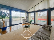 Maison d'architecte en pierre 200m², vue dégagée plein sud, piscine,lumineuse ,commodités à pied, 25min Agen, 20 min Golfech