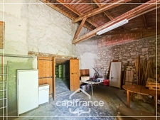 Maison en pierre à rénover, dépendances, terrain 5000m² avec puit, sans vis à vis