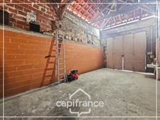 Garage de 70m² plus 28m² de mezzanine, tout à l'égout, eau et electricité, rare, centre ville Agen