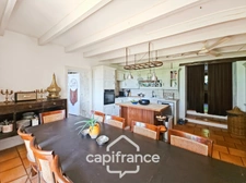 Domaine d’exception de 1,7 hectare – 470 m² habitables – Jusqu’à 20 couchages – Roulotte aménagée – Piscine – Parc arboré aux arbres centenaires