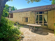 Domaine d’exception de 1,7 hectare – 470 m² habitables – Jusqu’à 20 couchages – Roulotte aménagée – Piscine – Parc arboré aux arbres centenaires