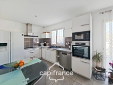 Maison de plain pied construite 2019, 3 chambres, jardin, garage, lumineuse, secteur calme, accès du jardin à la voie verte