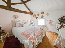 Maison en pierre, 4 chambres, garage, jardin piscine et puits