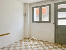 Maison à renover avec fort potentiel, cour et garage